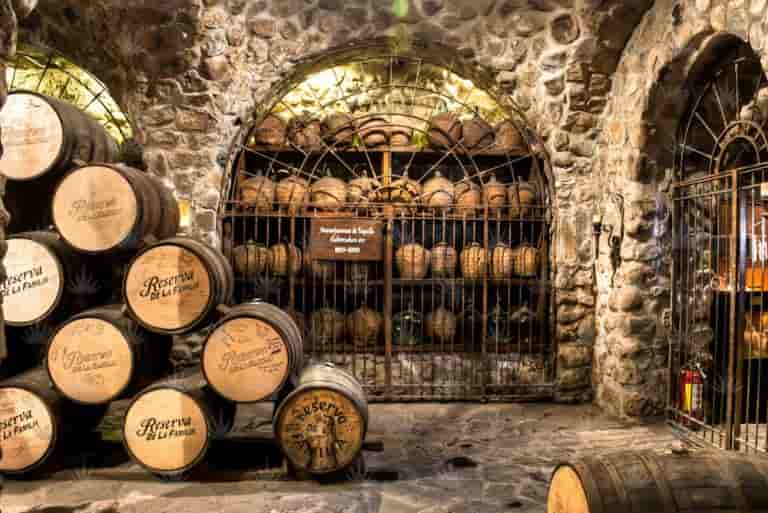que ingredientes contiene el mezcal